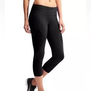 Athleta Mesh Sonar Capri in Black Size Medium Style #212394 EUC